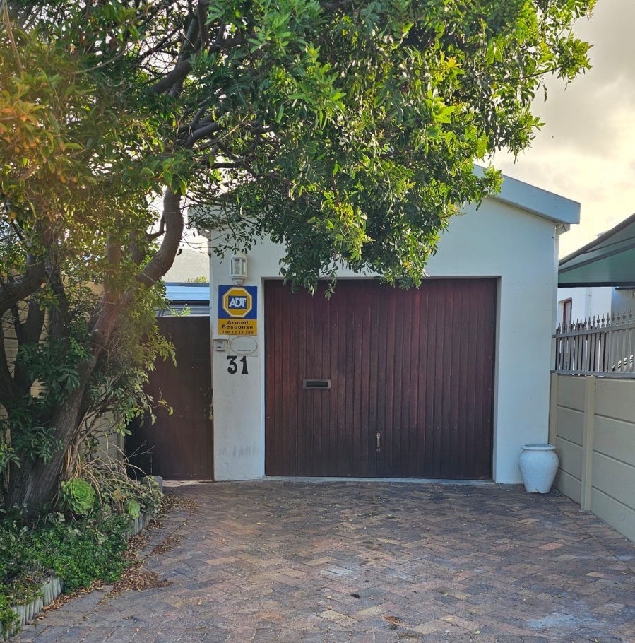 To Let 4 Bedroom Property for Rent in Fish Hoek Western Cape